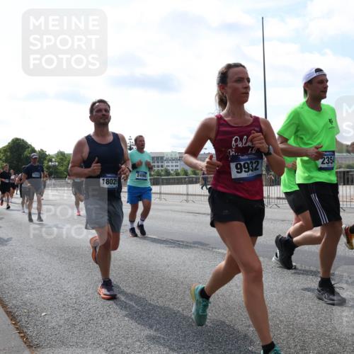 29.06.2025 - hella hamburg halbmarathon Lena Gebhardt http://msf.ph/oto/8353346 29.06.2025 10:01:13 Lombardsbrücke 2936, 15240, 18029, 2490, 9932, 2354, 1130, 1387, 1420, 1726, 2006, 2091, 2354, 2363, 2490, 2936, 3059, 3141, 3425, 3625, 3663, 3740, 3983, 4068, 4238, 4249, 4319, 4370, 4616, 4649, 4708, 5033, 5418, 5570, 5675, 5870, 6087, 6147, 0000, 6487, 6531, 6591, 6714, 6757, 6835, 6924, 7287, 7658, 7757, 7759, 7761, 7846, 8030, 8045, 8046, 8191, 8255, 8326, 8478, 8632, 8691, 8923, 9124, 9932, 10074, 10188, 10271, 10383, 10576, 11465 meine-sportfotos.de