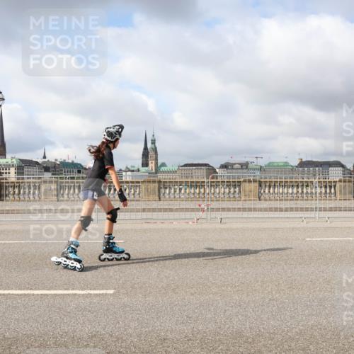 29.06.2025 - hella hamburg halbmarathon Lena Gebhardt http://msf.ph/oto/8353399 29.06.2025 09:09:27 Lombardsbrücke  meine-sportfotos.de