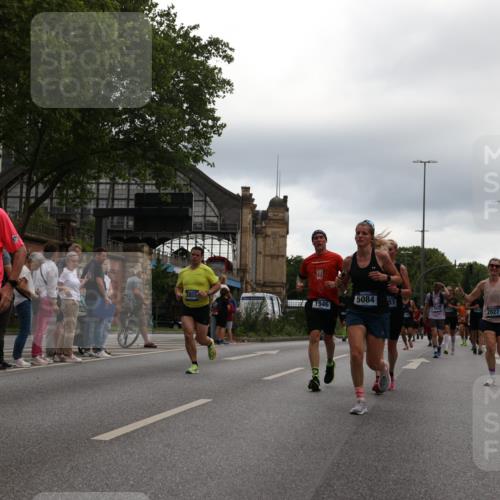 29.06.2025 - hella hamburg halbmarathon Yannick Fuchs http://msf.ph/oto/8353471 29.06.2025 10:52:55 20KM 1285, 1642, 1946, 1951, 2006, 2027, 2677, 2855, 3181, 5084, 5347, 5633, 6202, 6208, 6636, 6860, 6997, 7476, 8290, 8392, 8929, 9156, 9353, 9655, 9835, 10036, 10539, 10915, 12633, 12809, 13407, 14375, 14631, 14914, 15240, 15263, 15824, 16160, 16206, 16409, 16563, 16922, 16924, 17017, 17346, 17782, 17810, 17852, 17931, 18112, 18153, 18232, 18266, 18327, 18556, 18682, 18730, 18833, 18954, 19002, 19003 meine-sportfotos.de