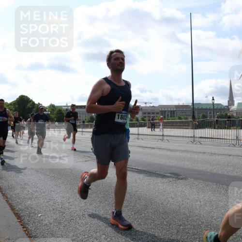 29.06.2025 - hella hamburg halbmarathon Lena Gebhardt http://msf.ph/oto/8353476 29.06.2025 10:01:14 Lombardsbrücke 15240, 18327, 1802, 3880, 1130, 1387, 1420, 1726, 2006, 2091, 2354, 2363, 2490, 2936, 3059, 3141, 3199, 3425, 3625, 3663, 3740, 3983, 4068, 4238, 4249, 4319, 4322, 4370, 4616, 4649, 4708, 5033, 5418, 5570, 5675, 5870, 6087, 6147, 0000, 6487, 6531, 6591, 6714, 6757, 6835, 6924, 7287, 7658, 7757, 7759, 7761, 7846, 8030, 8045, 8046, 8191, 8255, 8326, 8478, 8632, 8691, 8923, 9124, 9932, 10074, 10188, 10271, 10383, 10576, 11465 meine-sportfotos.de