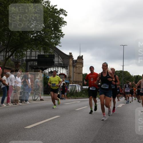 29.06.2025 - hella hamburg halbmarathon Yannick Fuchs http://msf.ph/oto/8353506 29.06.2025 10:52:55 20KM 1285, 1642, 1946, 1951, 2006, 2027, 2677, 2855, 3181, 5084, 5347, 5633, 6202, 6208, 6636, 6860, 6997, 7476, 8290, 8392, 8929, 9156, 9353, 9655, 9835, 10036, 10539, 10915, 12633, 12809, 13407, 14375, 14631, 14914, 15240, 15263, 15824, 16160, 16206, 16409, 16563, 16922, 16924, 17017, 17346, 17782, 17810, 17852, 17931, 18112, 18153, 18232, 18266, 18327, 18556, 18682, 18730, 18833, 18954, 19002, 19003 meine-sportfotos.de