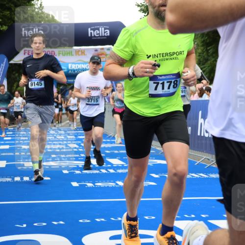 29.06.2025 - hella hamburg halbmarathon Strokosch-Dieckow http://msf.ph/oto/8353548 29.06.2025 10:52:27 Ziel 3715, 4140, 6561, 6562, 7178, 7232, 8371, 8661, 9145, 9739, 9876, 11791, 13015, 13211, 13301, 14561, 15001, 15144, 15980, 17997, 18982 meine-sportfotos.de