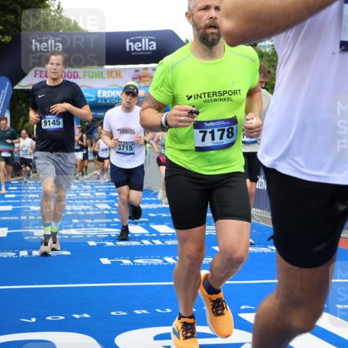 29.06.2025 - hella hamburg halbmarathon Strokosch-Dieckow http://msf.ph/oto/8353592 29.06.2025 10:52:27 Ziel 3715, 4140, 6561, 6562, 7178, 7232, 8371, 8661, 9145, 9739, 9876, 11791, 13015, 13211, 13301, 14561, 15001, 15144, 15980, 17997, 18982 meine-sportfotos.de