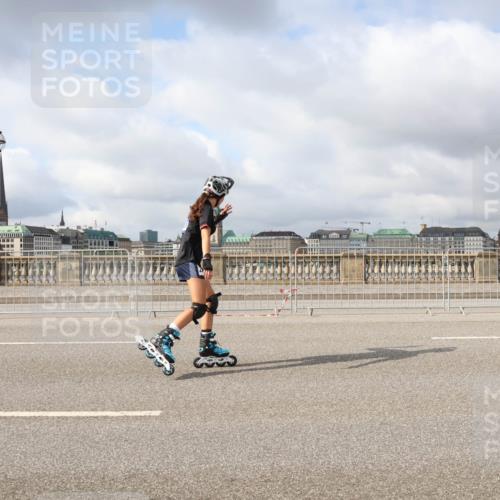 29.06.2025 - hella hamburg halbmarathon Lena Gebhardt http://msf.ph/oto/8353613 29.06.2025 09:09:27 Lombardsbrücke  meine-sportfotos.de