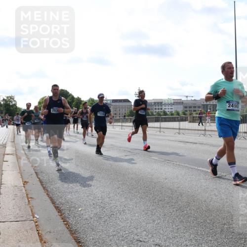 29.06.2025 - hella hamburg halbmarathon Lena Gebhardt http://msf.ph/oto/8353702 29.06.2025 10:01:14 Lombardsbrücke 16517, 293, 15240, 18327, 2490, 1130, 1387, 1420, 1726, 2006, 2091, 2354, 2363, 2490, 2936, 3059, 3141, 3199, 3425, 3625, 3663, 3740, 3983, 4068, 4238, 4249, 4319, 4322, 4370, 4616, 4649, 4708, 5033, 5418, 5570, 5675, 5870, 6087, 6147, 0000, 6487, 6531, 6591, 6714, 6757, 6835, 6924, 7287, 7658, 7757, 7759, 7761, 7846, 8030, 8045, 8046, 8191, 8255, 8326, 8478, 8632, 8691, 8923, 9124, 9932, 10074, 10188, 10271, 10383, 10576, 11465 meine-sportfotos.de
