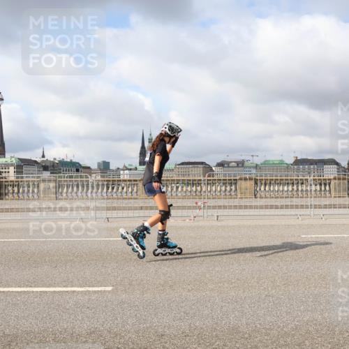 29.06.2025 - hella hamburg halbmarathon Lena Gebhardt http://msf.ph/oto/8353728 29.06.2025 09:09:27 Lombardsbrücke  meine-sportfotos.de
