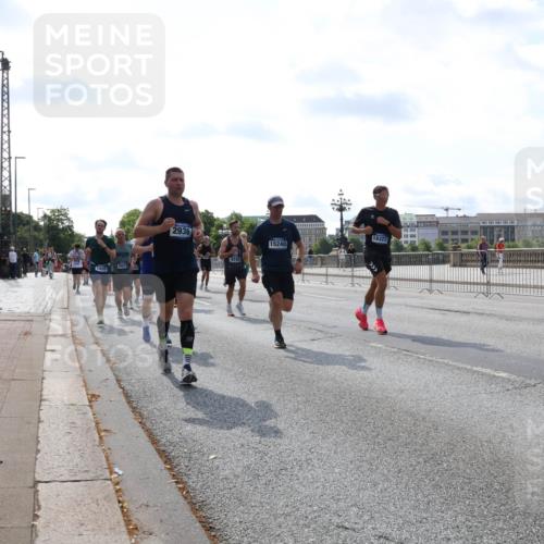 29.06.2025 - hella hamburg halbmarathon Lena Gebhardt http://msf.ph/oto/8353731 29.06.2025 10:01:15 Lombardsbrücke 1420, 16517, 2936, 4249, 15240, 18327, 2490, 1130, 1387, 1420, 1726, 2006, 2091, 2354, 2363, 2490, 2936, 3059, 3199, 3425, 3625, 3663, 3740, 3983, 4068, 4238, 4249, 4319, 4322, 4370, 4616, 4649, 4708, 5033, 5418, 5570, 5675, 5870, 6087, 6147, 6281, 0000, 6487, 6531, 6591, 6714, 6757, 6835, 6924, 7287, 7658, 7757, 7759, 7761, 7846, 8030, 8045, 8046, 8191, 8255, 8326, 8632, 8691, 8923, 9124, 9932, 10074, 10188, 10271, 10383, 10576, 11465 meine-sportfotos.de