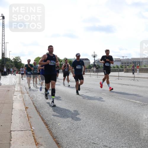 29.06.2025 - hella hamburg halbmarathon Lena Gebhardt http://msf.ph/oto/8353771 29.06.2025 10:01:15 Lombardsbrücke 1420, 16517, 2936, 4249, 15240, 18327, 1130, 1387, 1420, 1726, 2006, 2091, 2354, 2363, 2490, 2936, 3059, 3199, 3425, 3625, 3663, 3740, 3983, 4068, 4238, 4249, 4319, 4322, 4370, 4616, 4649, 4708, 5033, 5418, 5570, 5675, 5870, 6087, 6147, 6281, 0000, 6487, 6531, 6591, 6714, 6757, 6835, 6924, 7287, 7658, 7757, 7759, 7761, 7846, 8030, 8045, 8046, 8191, 8255, 8326, 8632, 8691, 8923, 9124, 9932, 10074, 10188, 10271, 10383, 10576, 11465 meine-sportfotos.de