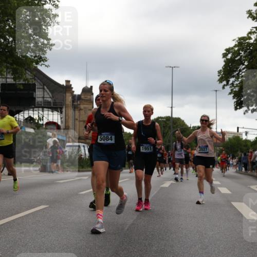 29.06.2025 - hella hamburg halbmarathon Yannick Fuchs http://msf.ph/oto/8353796 29.06.2025 10:52:55 20KM 1285, 1642, 1946, 1951, 2006, 2027, 2677, 2855, 3181, 5084, 5347, 5633, 6202, 6208, 6636, 6860, 6997, 7476, 8290, 8392, 8929, 9156, 9353, 9655, 9835, 10036, 10539, 10915, 12633, 12809, 13407, 14375, 14631, 14914, 15240, 15263, 15824, 16160, 16206, 16409, 16563, 16922, 16924, 17017, 17346, 17782, 17810, 17852, 17931, 18112, 18153, 18232, 18266, 18327, 18556, 18682, 18730, 18833, 18954, 19002, 19003 meine-sportfotos.de