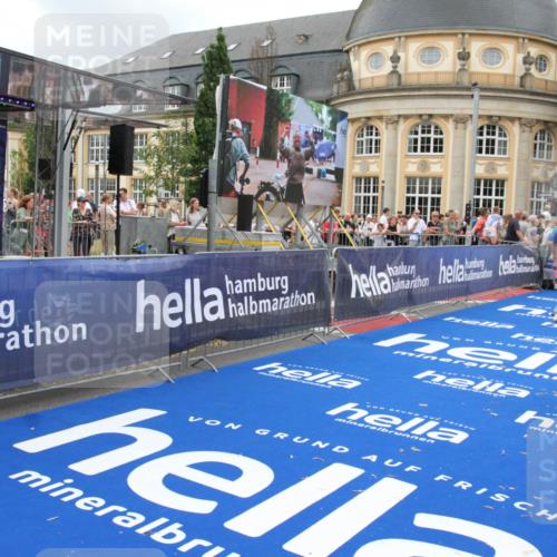29.06.2025 - hella hamburg halbmarathon Michael Strokosch http://msf.ph/oto/8353811 29.06.2025 10:53:33 Ziel 1030, 1061, 1098, 1499, 1783, 2070, 5866, 6198, 6628, 6629, 11068, 12909, 13912, 13997, 15113, 15497, 17710, 18450, 18612 meine-sportfotos.de