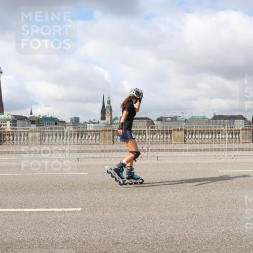 29.06.2025 - hella hamburg halbmarathon Lena Gebhardt http://msf.ph/oto/8353863 29.06.2025 09:09:27 Lombardsbrücke  meine-sportfotos.de
