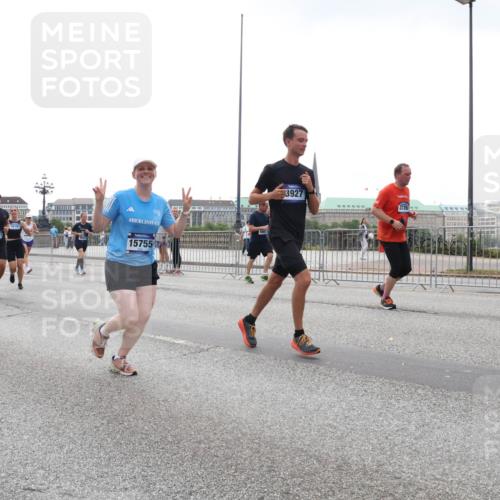 29.06.2025 - hella hamburg halbmarathon Lena Gebhardt http://msf.ph/oto/8353881 29.06.2025 10:38:50 Lombardsbrücke 12072, 16181, 15755, 4883, 3927, 3726, 269, 56, 1232, 1390, 1451, 1721, 2151, 2524, 2534, 2576, 2660, 2693, 3094, 3095, 3216, 3286, 3307, 3323, 3726, 3745, 3777, 3841, 3927, 4028, 4139, 4155, 4159, 4257, 4259, 4260, 4316, 4320, 4410, 4883, 4964, 5085, 5089, 5155, 5617, 5684, 5735, 5913, 6062, 6112, 6611, 6695, 6696, 6875, 7117, 7148, 7263, 7371, 7561, 7589, 7692, 7849, 8367, 8457, 8783, 9708, 9974, 9977, 10072, 10554, 13060 meine-sportfotos.de
