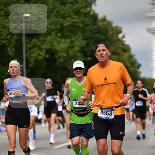 29.06.2025 - hella hamburg halbmarathon Dr. Thomas Lammeyer http://msf.ph/oto/8353892 29.06.2025 10:18:47 Kennedybrücke 1071, 1296, 1379, 1480, 1728, 1745, 2046, 2281, 2690, 3025, 3454, 3507, 3509, 3691, 4495, 4641, 5608, 5800, 6181, 6366, 6710, 6717, 6724, 7195, 7446, 7447, 7881, 8055, 8239, 8256, 8275, 8522, 8563, 8755, 8854, 8892, 9173, 9709, 10224, 10589, 10717, 11271 meine-sportfotos.de