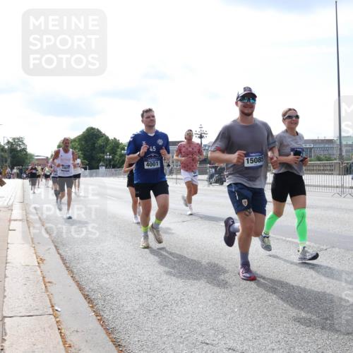 29.06.2025 - hella hamburg halbmarathon Lena Gebhardt http://msf.ph/oto/8353895 29.06.2025 10:13:52 Lombardsbrücke 45, 4001, 15085, 1131, 1194, 1480, 1890, 2055, 2359, 2721, 2904, 2987, 4001, 4032, 4187, 4795, 4950, 4962, 5232, 5546, 5631, 5719, 6026, 6287, 6710, 6717, 6724, 7446, 7447, 7460, 7462, 7913, 8057, 8279, 8673, 9128, 9612, 9631, 9886, 10442, 10443, 10977, 11441, 11987, 12313, 12797, 12928, 12929, 12938, 13331, 13788, 13928, 15085, 15482, 15663, 15721, 15722, 15840, 16491, 17439, 17472, 17985, 18041, 18222, 18231, 18236, 18239 meine-sportfotos.de
