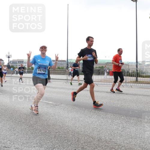 29.06.2025 - hella hamburg halbmarathon Lena Gebhardt http://msf.ph/oto/8353925 29.06.2025 10:38:50 Lombardsbrücke 16346, 12072, 181, 15755, 3927, 3726, 56, 1232, 1390, 1451, 1721, 2151, 2524, 2534, 2576, 2660, 2693, 3094, 3095, 3216, 3286, 3307, 3323, 3726, 3745, 3777, 3841, 3927, 4028, 4139, 4155, 4159, 4257, 4259, 4260, 4316, 4320, 4410, 4883, 4964, 5085, 5089, 5155, 5617, 5684, 5735, 5913, 6062, 6112, 6611, 6695, 6696, 6875, 7117, 7148, 7263, 7371, 7561, 7589, 7692, 7849, 8367, 8457, 8783, 9708, 9974, 9977, 10072, 10554, 13060 meine-sportfotos.de