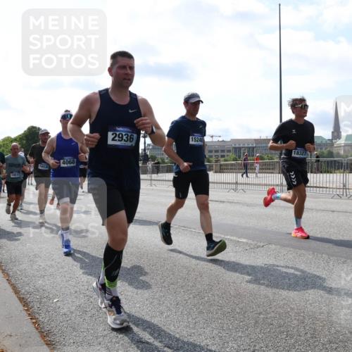 29.06.2025 - hella hamburg halbmarathon Lena Gebhardt http://msf.ph/oto/8354020 29.06.2025 10:01:16 Lombardsbrücke 16530, 16517, 1420, 4068, 2936, 15240, 18327, 1130, 1387, 1420, 1726, 2006, 2091, 2354, 2363, 2490, 2936, 3199, 3425, 3625, 3663, 3740, 4068, 4238, 4249, 4319, 4322, 4370, 4616, 4649, 4708, 5033, 5418, 5570, 5675, 5870, 6087, 6147, 6281, 0000, 6302, 6487, 6531, 6591, 6714, 6757, 6835, 6924, 7287, 7658, 7757, 7759, 7761, 7846, 8030, 8045, 8046, 8191, 8255, 8326, 8392, 8632, 8691, 8923, 9124, 9932, 10074, 10188, 10271, 10383, 10576, 11043, 11465 meine-sportfotos.de