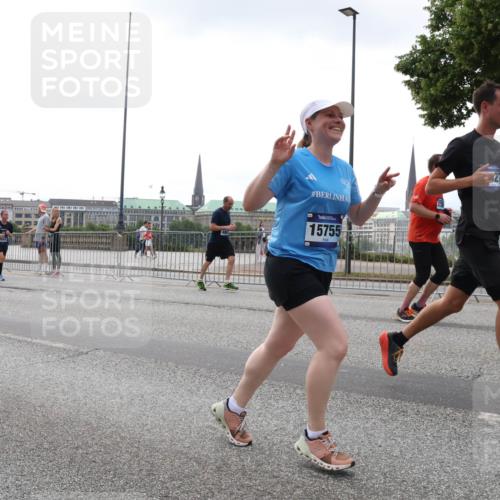 29.06.2025 - hella hamburg halbmarathon Lena Gebhardt http://msf.ph/oto/8354031 29.06.2025 10:38:51 Lombardsbrücke 6181, 12072, 15755, 56, 1232, 1390, 1451, 1721, 2151, 2524, 2534, 2576, 2660, 2693, 3094, 3095, 3216, 3307, 3323, 3726, 3745, 3777, 3841, 3927, 4028, 4139, 4155, 4159, 4257, 4259, 4260, 4316, 4320, 4410, 4883, 4964, 5085, 5089, 5155, 5617, 5684, 5735, 5913, 6062, 6112, 6611, 6695, 6696, 6875, 7117, 7148, 7263, 7371, 7561, 7589, 7692, 7849, 8367, 8457, 8783, 9708, 9974, 9977, 10072, 10554, 13060 meine-sportfotos.de