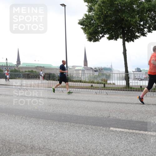29.06.2025 - hella hamburg halbmarathon Lena Gebhardt http://msf.ph/oto/8354144 29.06.2025 10:38:51 Lombardsbrücke 12072, 56, 1232, 1390, 1451, 1721, 2151, 2524, 2534, 2576, 2660, 2693, 3094, 3095, 3216, 3307, 3323, 3726, 3745, 3777, 3841, 3927, 4028, 4139, 4155, 4159, 4257, 4259, 4260, 4316, 4320, 4410, 4883, 4964, 5085, 5089, 5155, 5617, 5684, 5735, 5913, 6062, 6112, 6611, 6695, 6696, 6875, 7117, 7148, 7263, 7371, 7561, 7589, 7692, 7849, 8367, 8457, 8783, 9708, 9974, 9977, 10072, 10554, 13060 meine-sportfotos.de