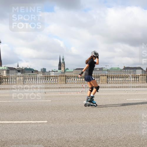 29.06.2025 - hella hamburg halbmarathon Lena Gebhardt http://msf.ph/oto/8354148 29.06.2025 09:09:27 Lombardsbrücke  meine-sportfotos.de