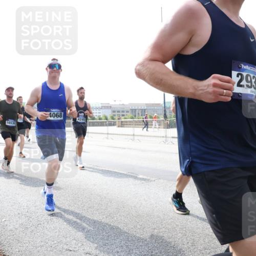 29.06.2025 - hella hamburg halbmarathon Lena Gebhardt http://msf.ph/oto/8354175 29.06.2025 10:01:16 Lombardsbrücke 2006, 1420, 16517, 16530, 4068, 4249, 293, 18327, 1130, 1387, 1420, 1726, 2006, 2091, 2354, 2363, 2490, 2936, 3199, 3425, 3625, 3663, 3740, 4068, 4238, 4249, 4319, 4322, 4370, 4616, 4649, 4708, 5033, 5418, 5570, 5675, 5870, 6087, 6147, 6281, 0000, 6302, 6487, 6531, 6591, 6714, 6757, 6835, 6924, 7287, 7658, 7757, 7759, 7761, 7846, 8030, 8045, 8046, 8191, 8255, 8326, 8392, 8632, 8691, 8923, 9124, 9932, 10074, 10188, 10271, 10383, 10576, 11043, 11465 meine-sportfotos.de