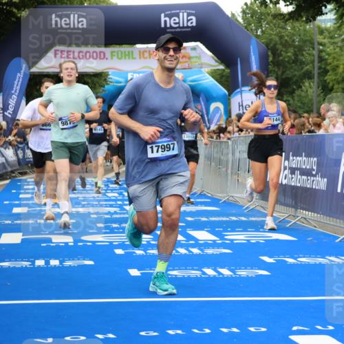 29.06.2025 - hella hamburg halbmarathon Strokosch-Dieckow http://msf.ph/oto/8354219 29.06.2025 10:52:23 Ziel 3715, 4140, 4419, 4587, 6164, 7178, 7232, 7896, 8371, 8661, 9145, 9876, 11791, 13015, 13211, 13707, 14561, 15144, 15446, 15980, 17773, 17997 meine-sportfotos.de