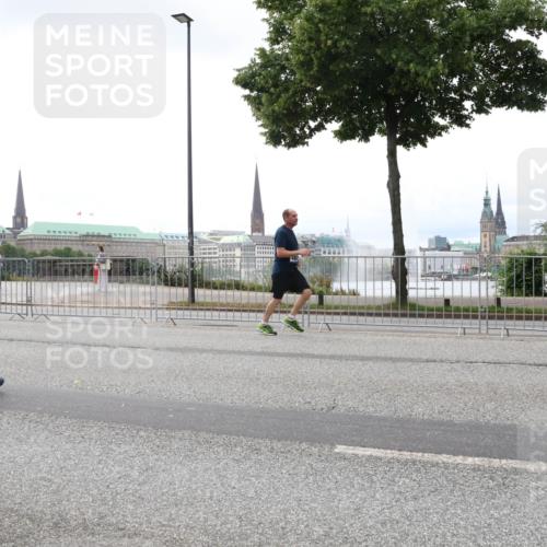 29.06.2025 - hella hamburg halbmarathon Lena Gebhardt http://msf.ph/oto/8354261 29.06.2025 10:38:52 Lombardsbrücke 1207, 56, 1232, 1390, 1451, 1721, 2151, 2524, 2534, 2571, 2576, 2660, 2693, 2998, 3216, 3307, 3323, 3726, 3745, 3777, 3841, 3927, 4028, 4139, 4155, 4159, 4257, 4259, 4260, 4316, 4320, 4410, 4883, 4964, 5085, 5089, 5155, 5617, 5684, 5735, 5913, 6062, 6112, 6611, 6695, 6696, 6875, 7117, 7148, 7263, 7371, 7561, 7589, 7692, 7815, 7849, 8367, 8457, 8783, 9708, 9974, 9977, 10072, 10315, 10554, 13060 meine-sportfotos.de