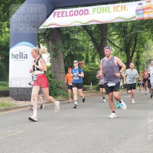 29.06.2025 - hella hamburg halbmarathon KatJ http://msf.ph/oto/8354274 29.06.2025 10:51:34 Zwischen KM18-KM19 1863, 3039, 3182, 3248, 5396, 7042 meine-sportfotos.de