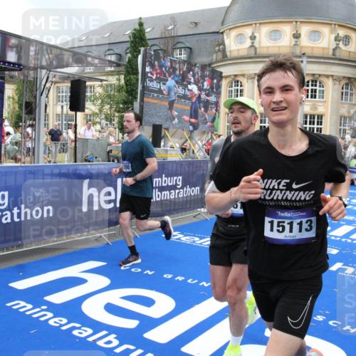 29.06.2025 - hella hamburg halbmarathon Michael Strokosch http://msf.ph/oto/8354285 29.06.2025 10:53:39 Ziel 1030, 1061, 1098, 1499, 1502, 1783, 2058, 2070, 2630, 3399, 3819, 6628, 6762, 10549, 11604, 12632, 13865, 15061, 15113, 15497, 15856, 16092, 18143, 18450, 18612, 18666, 18715 meine-sportfotos.de