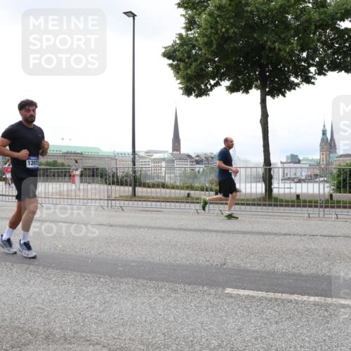 29.06.2025 - hella hamburg halbmarathon Lena Gebhardt http://msf.ph/oto/8354291 29.06.2025 10:38:52 Lombardsbrücke 12072, 56, 1232, 1390, 1451, 1721, 2151, 2524, 2534, 2571, 2576, 2660, 2693, 2998, 3216, 3307, 3323, 3726, 3745, 3777, 3841, 3927, 4028, 4139, 4155, 4159, 4257, 4259, 4260, 4316, 4320, 4410, 4883, 4964, 5085, 5089, 5155, 5617, 5684, 5735, 5913, 6062, 6112, 6611, 6695, 6696, 6875, 7117, 7148, 7263, 7371, 7561, 7589, 7692, 7815, 7849, 8367, 8457, 8783, 9708, 9974, 9977, 10072, 10315, 10554, 13060 meine-sportfotos.de