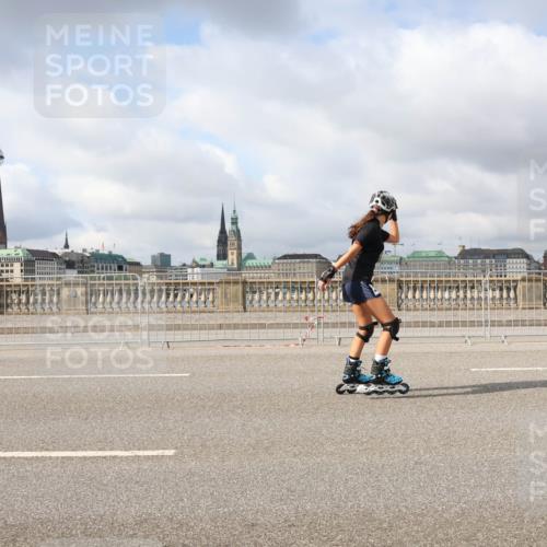 29.06.2025 - hella hamburg halbmarathon Lena Gebhardt http://msf.ph/oto/8354306 29.06.2025 09:09:27 Lombardsbrücke  meine-sportfotos.de