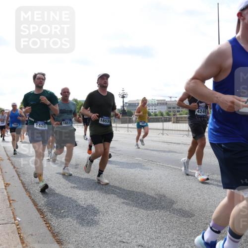 29.06.2025 - hella hamburg halbmarathon Lena Gebhardt http://msf.ph/oto/8354332 29.06.2025 10:01:17 Lombardsbrücke 16530, 16517, 1387, 2006, 1420, 4249, 4068, 1130, 1387, 1420, 1724, 1726, 2006, 2091, 2354, 2363, 2490, 2936, 3199, 3425, 3625, 3663, 3740, 4068, 4238, 4249, 4319, 4322, 4370, 4616, 4649, 4708, 5033, 5418, 5570, 5675, 5870, 6087, 6147, 6281, 0000, 6302, 6487, 6531, 6591, 6714, 6757, 6835, 6924, 7287, 7658, 7757, 7759, 7761, 7846, 8030, 8045, 8046, 8191, 8255, 8326, 8392, 8691, 8822, 8923, 9124, 9932, 10188, 10271, 10383, 10576, 11043, 11465 meine-sportfotos.de