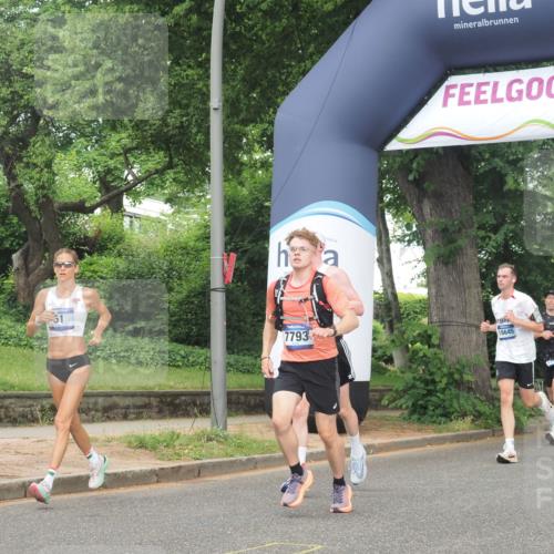 29.06.2025 - hella hamburg halbmarathon KatJ http://msf.ph/oto/8354369 29.06.2025 10:21:38 Zwischen KM18-KM19 51, 1686, 7793, 7965 meine-sportfotos.de