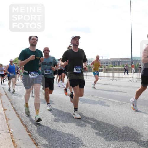 29.06.2025 - hella hamburg halbmarathon Lena Gebhardt http://msf.ph/oto/8354380 29.06.2025 10:01:17 Lombardsbrücke 210971, 6591, 16517, 16530, 2006, 1420, 8, 4249, 1130, 1387, 1420, 1724, 1726, 2006, 2091, 2354, 2363, 2490, 2936, 3199, 3425, 3625, 3663, 3740, 4068, 4238, 4249, 4319, 4322, 4370, 4616, 4649, 4708, 5033, 5418, 5570, 5675, 5870, 6087, 6147, 6281, 0000, 6302, 6487, 6531, 6591, 6714, 6757, 6835, 6924, 7287, 7658, 7757, 7759, 7761, 7846, 8030, 8045, 8046, 8191, 8255, 8326, 8392, 8691, 8822, 8923, 9124, 9932, 10188, 10271, 10383, 10576, 11043, 11465 meine-sportfotos.de