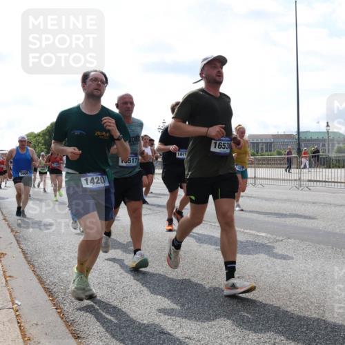 29.06.2025 - hella hamburg halbmarathon Lena Gebhardt http://msf.ph/oto/8354443 29.06.2025 10:01:18 Lombardsbrücke 2006, 18355, 21097, 1420, 1517, 1879, 16530, 1130, 1387, 1420, 1722, 1724, 1726, 2006, 2091, 2167, 2354, 2363, 2490, 2936, 3199, 3425, 3625, 3663, 3740, 4068, 4238, 4249, 4319, 4322, 4370, 4616, 4649, 4708, 5033, 5547, 5570, 5675, 5870, 6087, 6147, 6281, 0000, 6302, 6487, 6531, 6591, 6714, 6757, 6835, 6921, 6924, 7287, 7658, 7757, 7759, 7761, 7846, 8030, 8045, 8046, 8191, 8255, 8326, 8392, 8691, 8822, 8923, 9124, 9932, 10188, 10271, 10281, 10301, 10383, 10576, 11043, 11465 meine-sportfotos.de