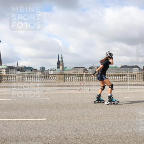 29.06.2025 - hella hamburg halbmarathon Lena Gebhardt http://msf.ph/oto/8354445 29.06.2025 09:09:27 Lombardsbrücke  meine-sportfotos.de