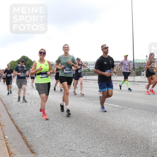 29.06.2025 - hella hamburg halbmarathon Lena Gebhardt http://msf.ph/oto/8354523 29.06.2025 10:48:03 Lombardsbrücke 9691, 9696, 1480, 8774, 1045, 1157, 1174, 1175, 1246, 1392, 1618, 1639, 1645, 1701, 1926, 2037, 2163, 2197, 2418, 2491, 2545, 2650, 2704, 2756, 2790, 2882, 2958, 3049, 3320, 3468, 3504, 3679, 3933, 4327, 4423, 4588, 4856, 5585, 5781, 5886, 5952, 6143, 7240, 7393, 7394, 7427, 7532, 7916, 7970, 8077, 8310, 8521, 8550, 8774, 9356, 9687, 9696, 9697, 9775, 9921, 10145, 10658, 10777, 10794, 10991, 11548, 11742, 11781, 11802, 11909, 12431 meine-sportfotos.de