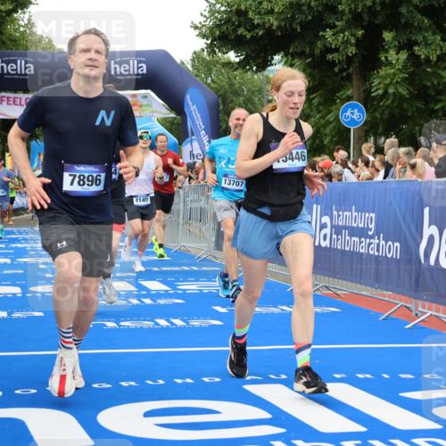 29.06.2025 - hella hamburg halbmarathon Strokosch-Dieckow http://msf.ph/oto/8354596 29.06.2025 10:52:18 Ziel 4140, 4419, 4587, 4837, 5032, 5087, 5482, 6164, 7896, 9074, 9876, 12135, 13015, 13211, 13707, 14300, 15144, 15275, 15446, 16003, 16591, 17130, 17773, 17997, 18475 meine-sportfotos.de