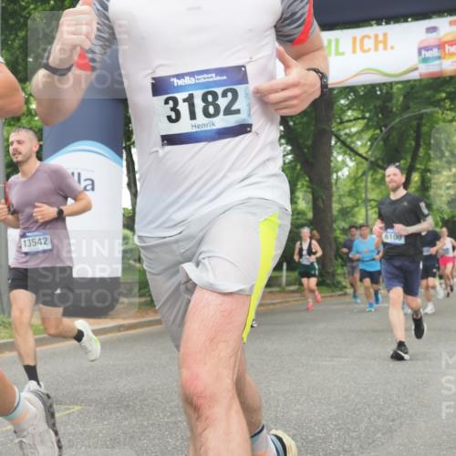 29.06.2025 - hella hamburg halbmarathon KatJ http://msf.ph/oto/8354604 29.06.2025 10:51:36 Zwischen KM18-KM19 1863, 3039, 3182, 3248, 5396, 6100, 7042 meine-sportfotos.de