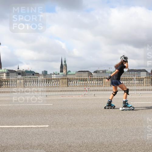 29.06.2025 - hella hamburg halbmarathon Lena Gebhardt http://msf.ph/oto/8354609 29.06.2025 09:09:27 Lombardsbrücke  meine-sportfotos.de