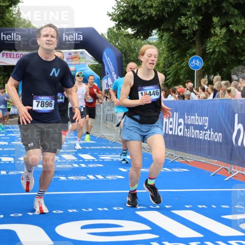 29.06.2025 - hella hamburg halbmarathon Strokosch-Dieckow http://msf.ph/oto/8354622 29.06.2025 10:52:18 Ziel 4140, 4419, 4587, 4837, 5032, 5087, 5482, 6164, 7896, 9074, 9876, 12135, 13015, 13211, 13707, 14300, 15144, 15275, 15446, 16003, 16591, 17130, 17773, 17997, 18475 meine-sportfotos.de