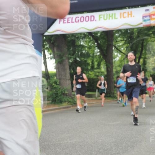 29.06.2025 - hella hamburg halbmarathon KatJ http://msf.ph/oto/8354646 29.06.2025 10:51:37 Zwischen KM18-KM19 1863, 3039, 3182, 3248, 6100, 7042 meine-sportfotos.de