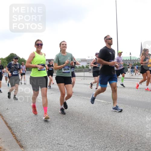 29.06.2025 - hella hamburg halbmarathon Lena Gebhardt http://msf.ph/oto/8354697 29.06.2025 10:48:03 Lombardsbrücke 4856, 16356, 8714, 8077, 9696, 480, 7427, 1045, 1157, 1174, 1175, 1246, 1392, 1618, 1639, 1645, 1701, 1926, 2037, 2163, 2197, 2418, 2491, 2545, 2650, 2704, 2756, 2790, 2882, 2958, 3049, 3320, 3468, 3504, 3679, 3933, 4327, 4423, 4588, 4856, 5585, 5781, 5886, 5952, 6143, 7240, 7393, 7394, 7427, 7532, 7916, 7970, 8077, 8310, 8521, 8550, 8774, 9356, 9687, 9696, 9697, 9775, 9921, 10145, 10658, 10777, 10794, 10991, 11548, 11742, 11781, 11802, 11909, 12431 meine-sportfotos.de