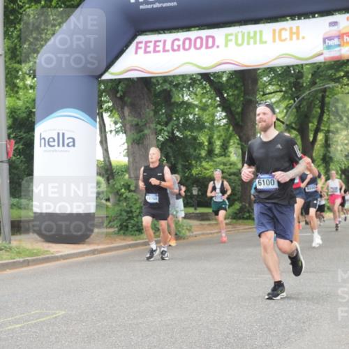 29.06.2025 - hella hamburg halbmarathon KatJ http://msf.ph/oto/8354705 29.06.2025 10:51:37 Zwischen KM18-KM19 1863, 3039, 3182, 3248, 6100, 7042 meine-sportfotos.de