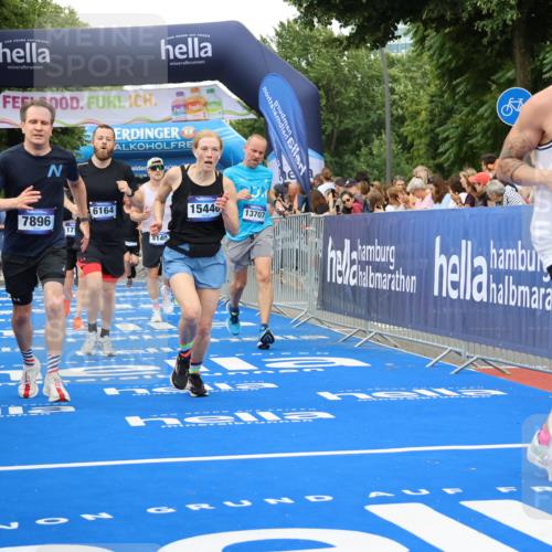 29.06.2025 - hella hamburg halbmarathon Strokosch-Dieckow http://msf.ph/oto/8354724 29.06.2025 10:52:17 Ziel 4140, 4419, 4587, 4837, 5032, 5087, 5482, 6164, 6897, 7896, 9074, 9082, 12135, 13211, 13707, 14300, 15144, 15275, 15446, 16003, 16320, 16591, 17130, 17773, 17997, 18475 meine-sportfotos.de