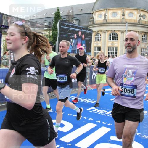 29.06.2025 - hella hamburg halbmarathon Michael Strokosch http://msf.ph/oto/8354739 29.06.2025 10:53:46 Ziel 2058, 2082, 2518, 2630, 3819, 5399, 5607, 6877, 7177, 8285, 8335, 10895, 11588, 11589, 11604, 12632, 13865, 14702, 14818, 15061, 15441, 16092, 17482, 18143, 18514, 18715 meine-sportfotos.de