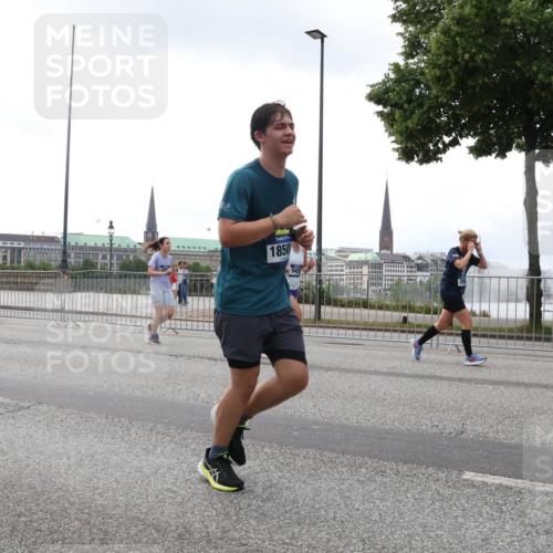 29.06.2025 - hella hamburg halbmarathon Lena Gebhardt http://msf.ph/oto/8354742 29.06.2025 10:38:54 Lombardsbrücke 12028, 1850, 56, 1232, 1390, 1451, 1721, 1760, 2151, 2524, 2534, 2571, 2574, 2576, 2660, 2693, 2998, 3216, 3307, 3323, 3726, 3745, 3841, 3927, 4028, 4139, 4155, 4257, 4259, 4260, 4316, 4320, 4410, 4964, 5085, 5089, 5155, 5617, 5684, 5913, 6062, 6112, 6611, 6695, 6696, 6875, 7117, 7148, 7263, 7371, 7561, 7589, 7692, 7815, 7849, 8367, 8457, 8783, 9708, 9974, 9977, 10001, 10072, 10315, 10554, 13060 meine-sportfotos.de