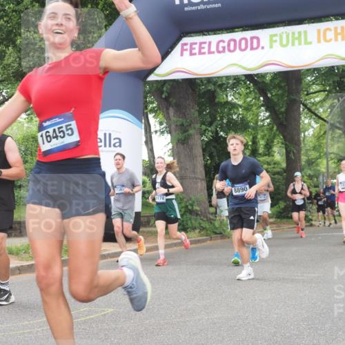 29.06.2025 - hella hamburg halbmarathon KatJ http://msf.ph/oto/8354953 29.06.2025 10:51:39 Zwischen KM18-KM19 1863, 3039, 3182, 3248, 6100, 6174 meine-sportfotos.de