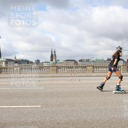 29.06.2025 - hella hamburg halbmarathon Lena Gebhardt http://msf.ph/oto/8354955 29.06.2025 09:09:27 Lombardsbrücke  meine-sportfotos.de