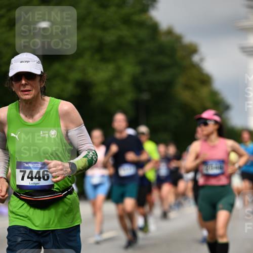 29.06.2025 - hella hamburg halbmarathon Dr. Thomas Lammeyer http://msf.ph/oto/8354970 29.06.2025 10:18:50 Kennedybrücke 1071, 1296, 1379, 1575, 1728, 1745, 2046, 2281, 2690, 3454, 3507, 3509, 3691, 4495, 4641, 5608, 5800, 5981, 6181, 6317, 6710, 6724, 7195, 7446, 7447, 7881, 8055, 8239, 8256, 8275, 8522, 8563, 8755, 8854, 8892, 9709, 10589, 10717, 11271 meine-sportfotos.de