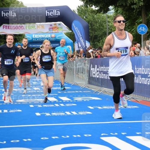 29.06.2025 - hella hamburg halbmarathon Strokosch-Dieckow http://msf.ph/oto/8354973 29.06.2025 10:52:17 Ziel 4140, 4419, 4587, 4837, 5032, 5087, 5482, 6164, 6897, 7896, 9074, 9082, 12135, 13211, 13707, 14300, 15144, 15275, 15446, 16003, 16320, 16591, 17130, 17773, 17997, 18475 meine-sportfotos.de